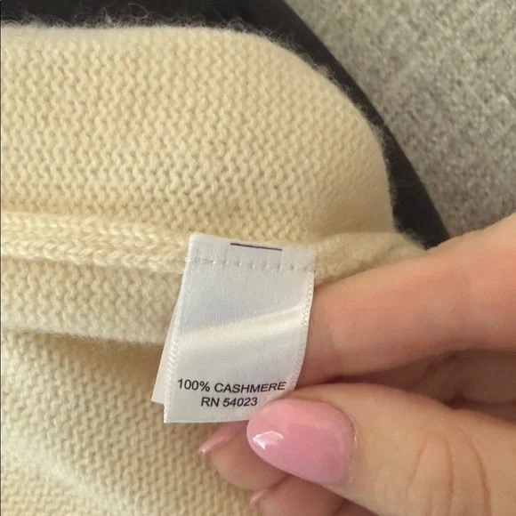 Banana Republic Cashmere Cowl neck Sweater Dress size Small 
100% cashmere - Picture 4 of 4